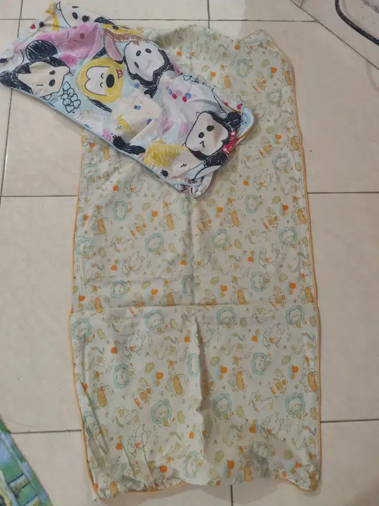 sarung bantal bayi