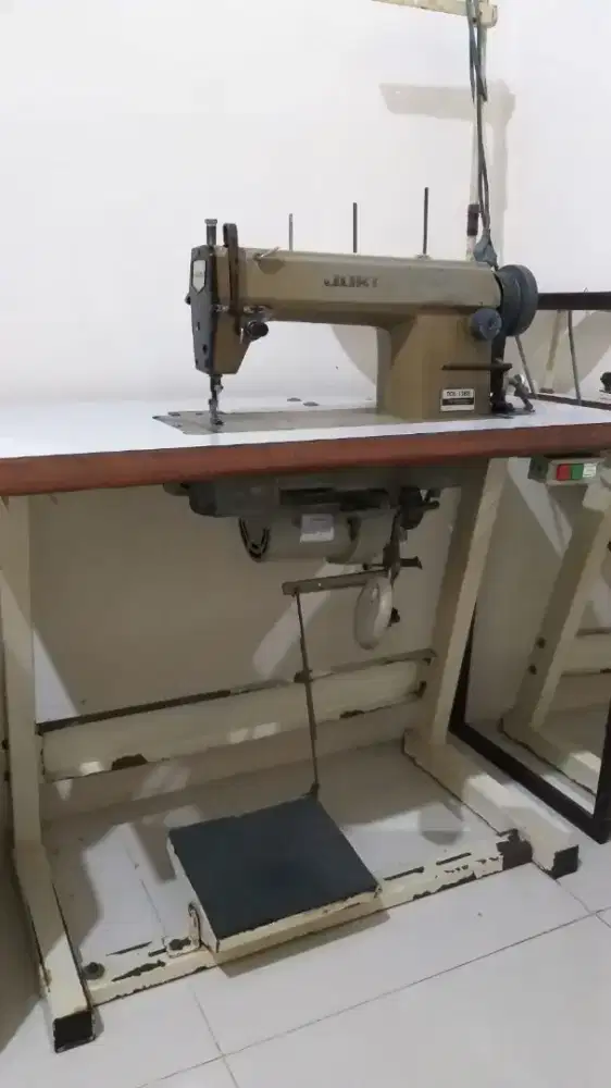 Mesin jahit Juki