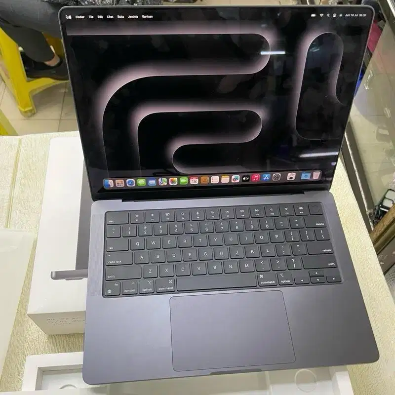 Laptop Macbook M4 pro 14-inch ram 24/512gb bekas