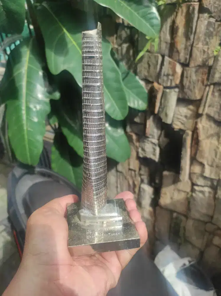 Mainan anak miniatur gedung tertinggi China Shanghai tower bahan logam