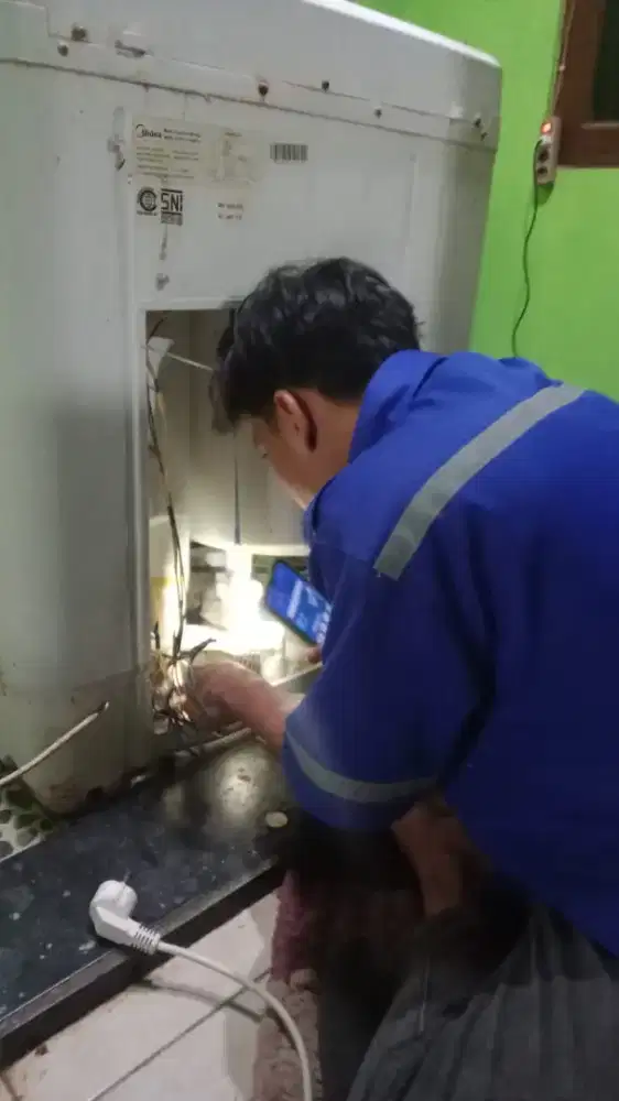 SERVICE WATER HEATER AC KULKAS DISPENSER MESIN CUCI DLL BERGARANSI