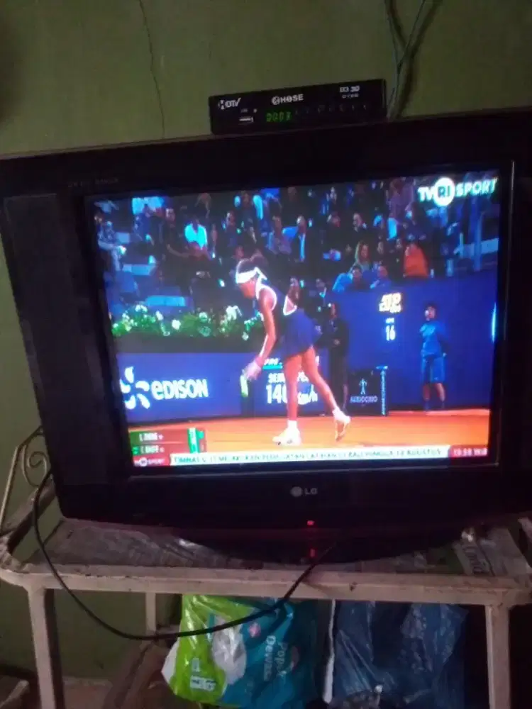 Dijual TV tabung layar datar 21 inci merk LG.