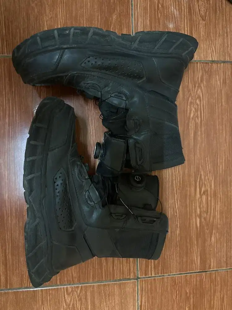 Sepatu PDL tali putar 41