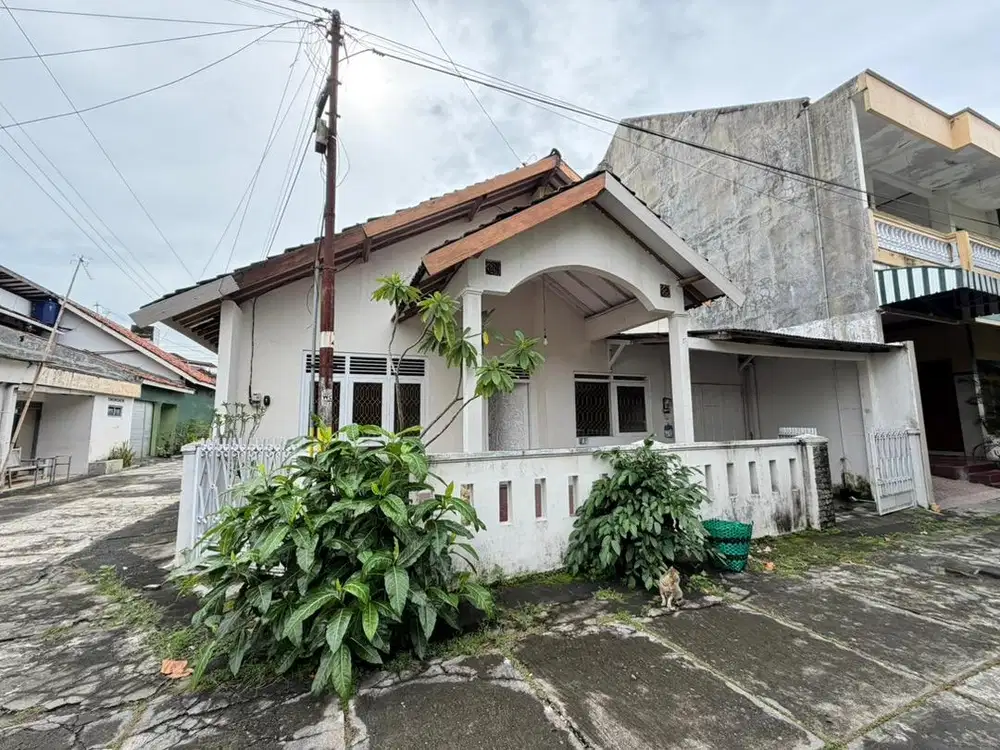 DIKONTRAKKAN RUMAH DALAM PERUMAHAN ASRI NYAMAN JALAN WATES KM 3