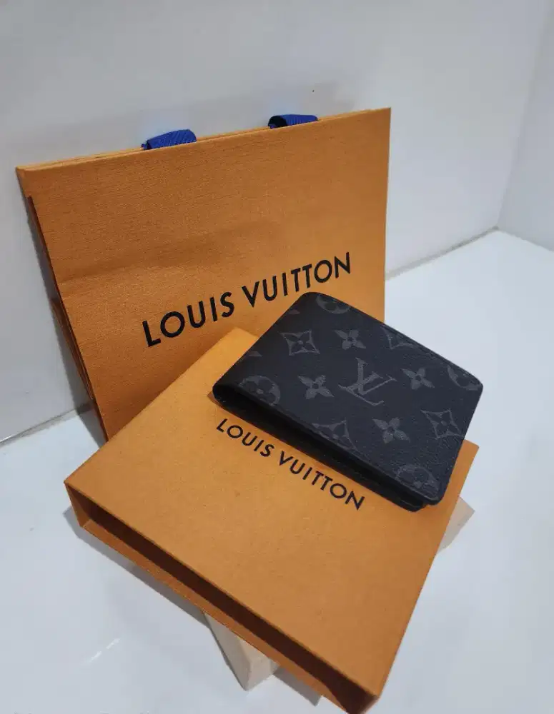 Louis Vuitton
Eclipse multiple Wallet Black