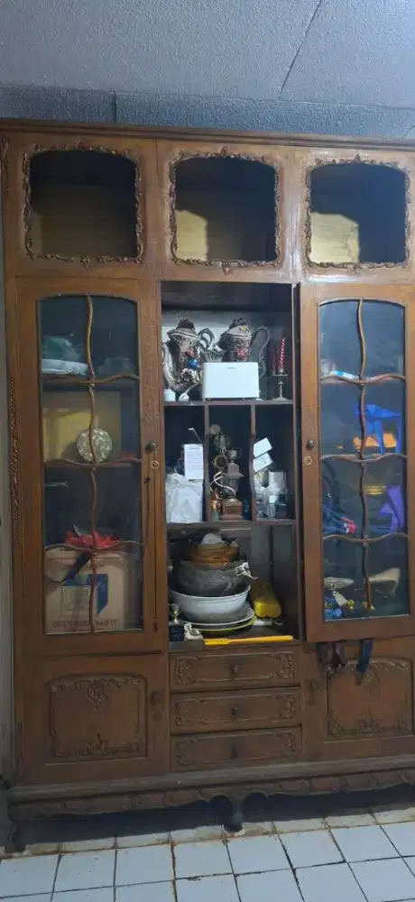 Dijual lemari antik jadul