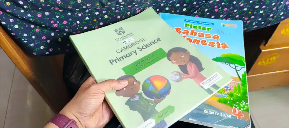 Cambridge Primary Science 4 dan Pintar Bahasa Indonesia 4