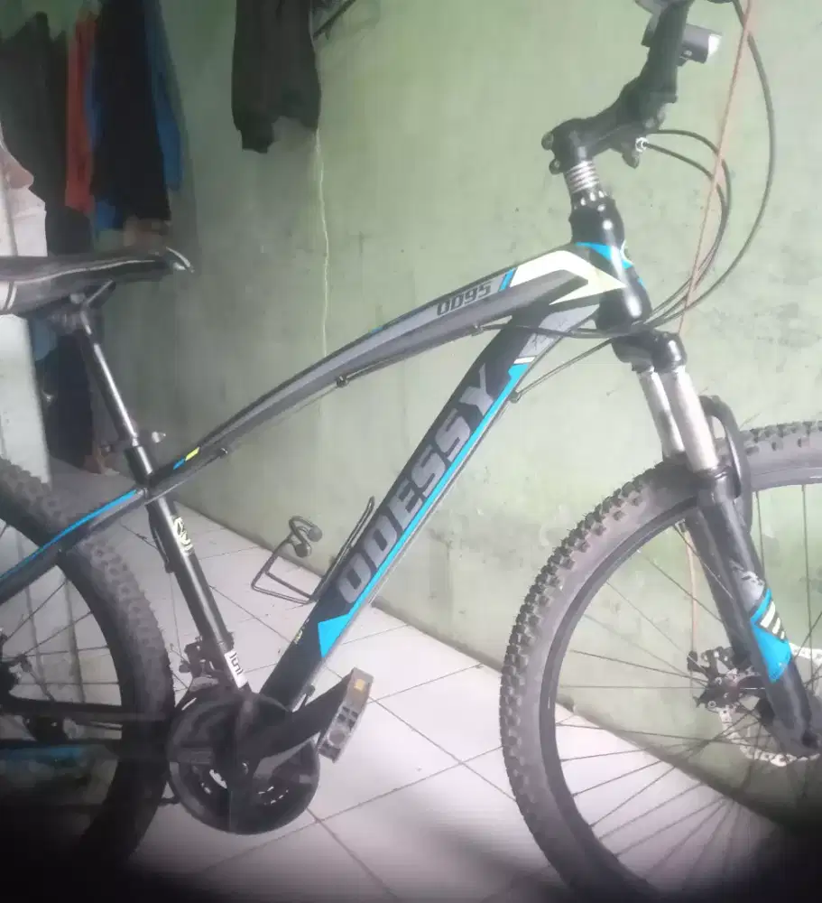 Sepeda gunung odessy UK 27,5