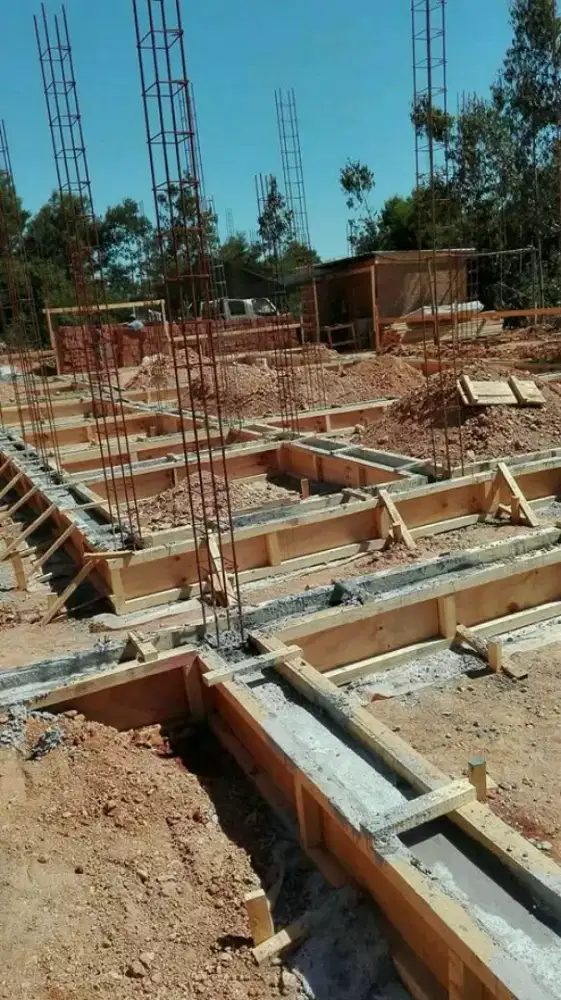 Tukang bangunan mencari kerja