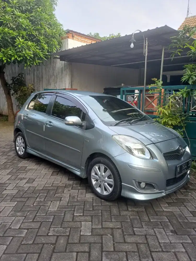 TOYOTA YARIS S LIMITED (2011)