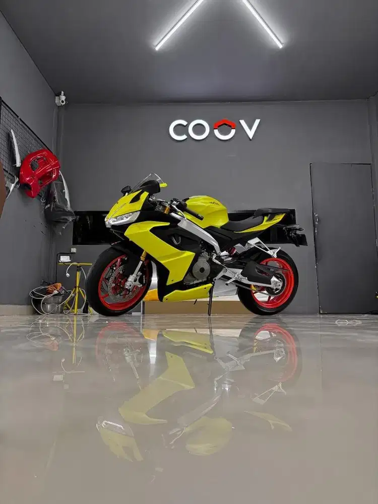 Almost new Aprilia RS660