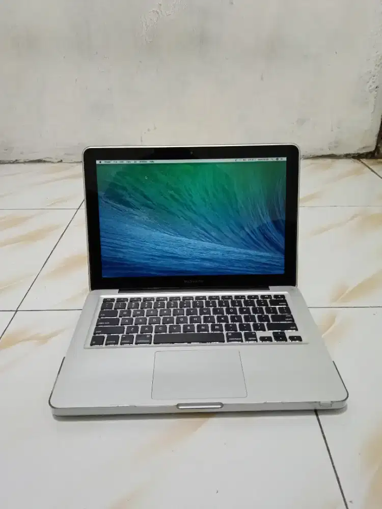 Macbook pro 2012 Intel core i5 ram 4gb SSD 128gb sigh Sierra