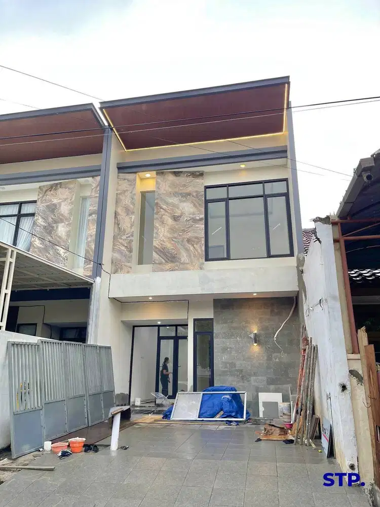 Rumah baru 2 lantai di Rungkut Mapan banyak bonus