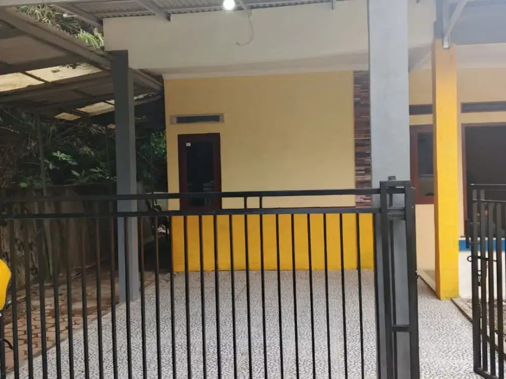 Rumah di Belakang Hypermart Tole Iskandar, Depok