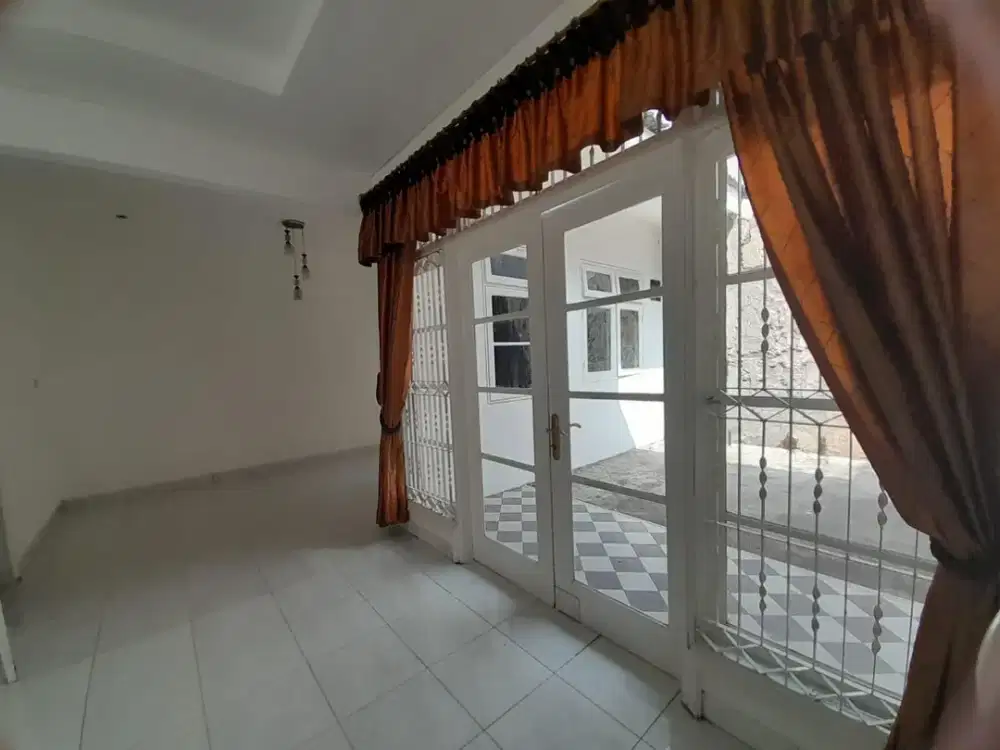 DISEWAKAN CEPAT RUMAH DI TAMAN KENCANA