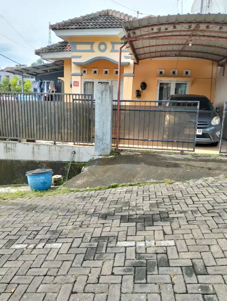 Di jual rumah lingkungan nyaman ,asri dan strategis