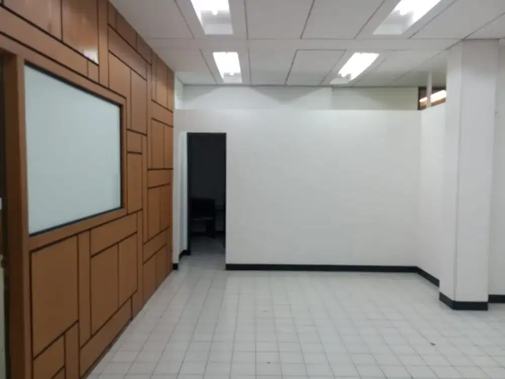 Disewakan Ruang Usaha Strategis di Main Road Dago Kota Bandung Ref.04444