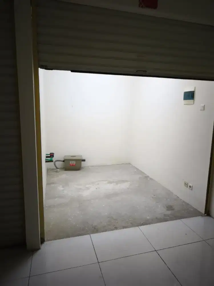 Kios sentraland Gedung Santorini