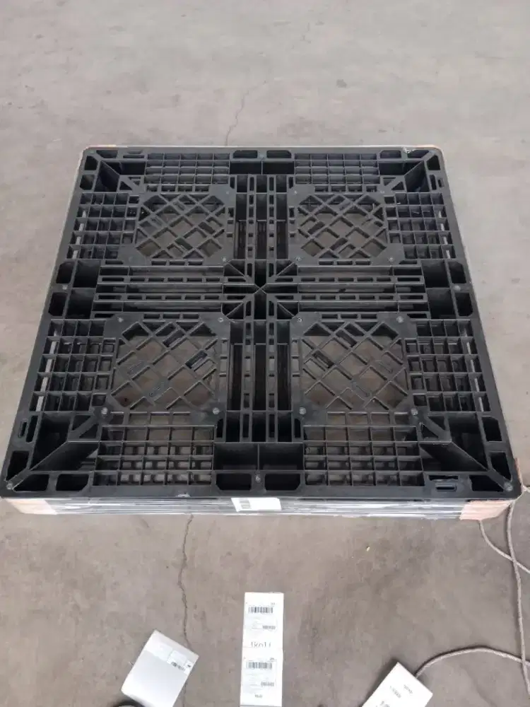 Pallet plastik second awet