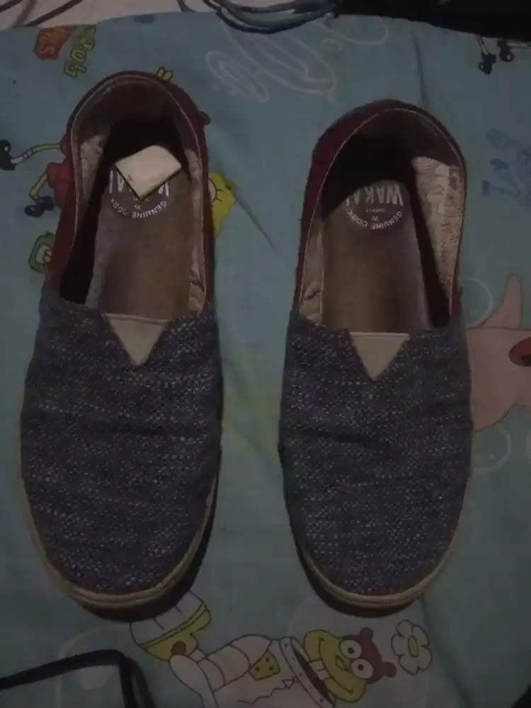 Sepatu santai merk  WAKAI UK. 39