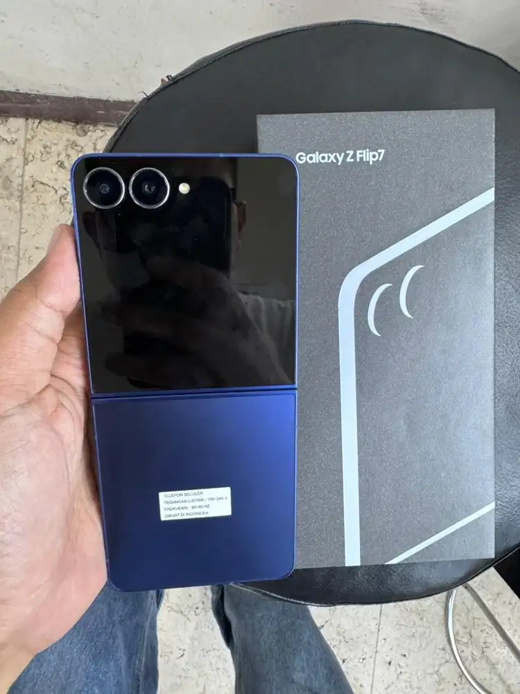 Samsung galaxy Z flip 7 12/512 garansi resmi on okt2026