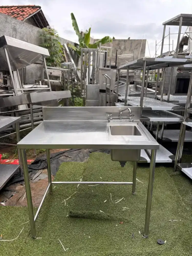 SINK 1 LUBANG SAYAP

Ukuran 105x75x85
Lubangnya 26x32x25

Harga 2,7jt