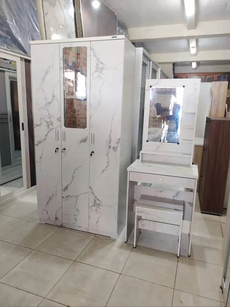 Set Kamar Tidur Lemari/Meja Rias/Kasur/Dipan