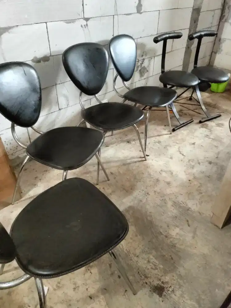 Kursi cafe/kantin/depot rangka besi kokoh, hitambekas bagus siap pakai