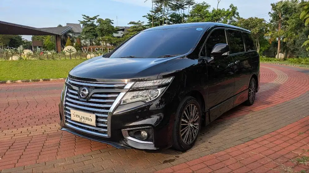Nissan Elgrand 2014 – Hitam – Kondisi Sangat Terawat