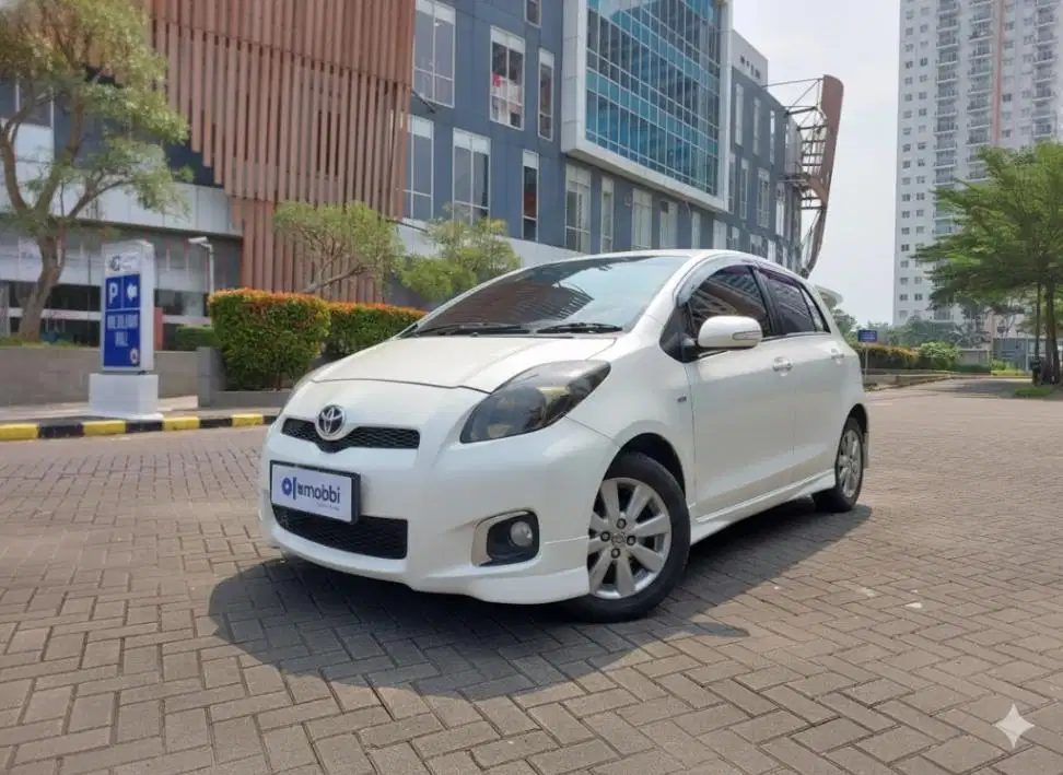 DP RINGAN Toyota Yaris 1.5 E Bensin-AT Putih CWFUB