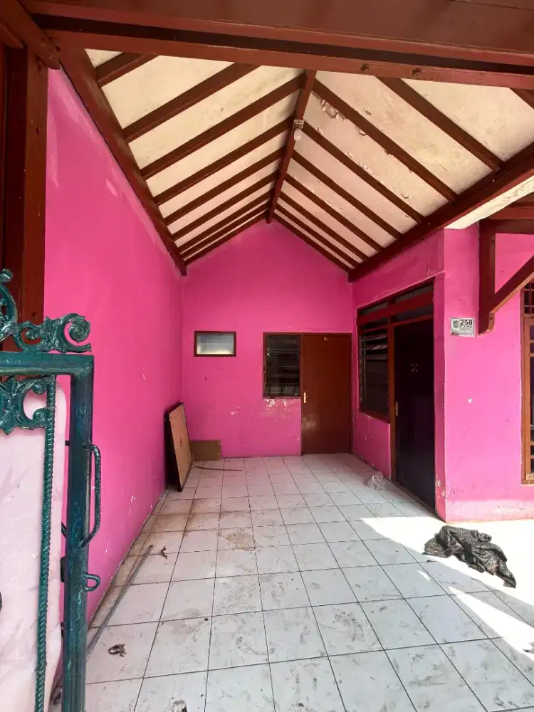 DIJUAL RUMAH LOKASI STRATEGIS DEKAT KE STASIUN