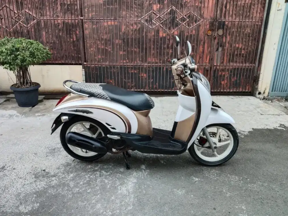 Honda Scoopy tahun 2011 karbu Cengkareng