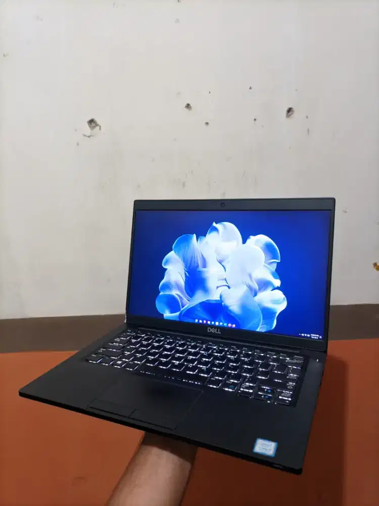 Dell Latitude 7390 (Bekas Normal)