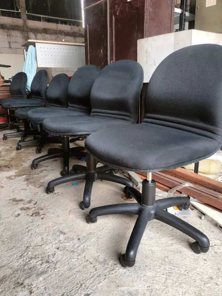 Kursi kantor putar merk Vinoti, roda lancar, bekas,  siap pakai