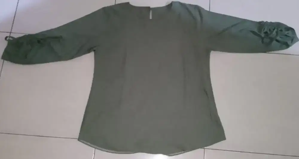 Blus Hijau Elegan