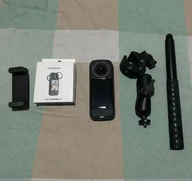 Di jual insta360 X3 second hand same like new plus kelengkapannya
