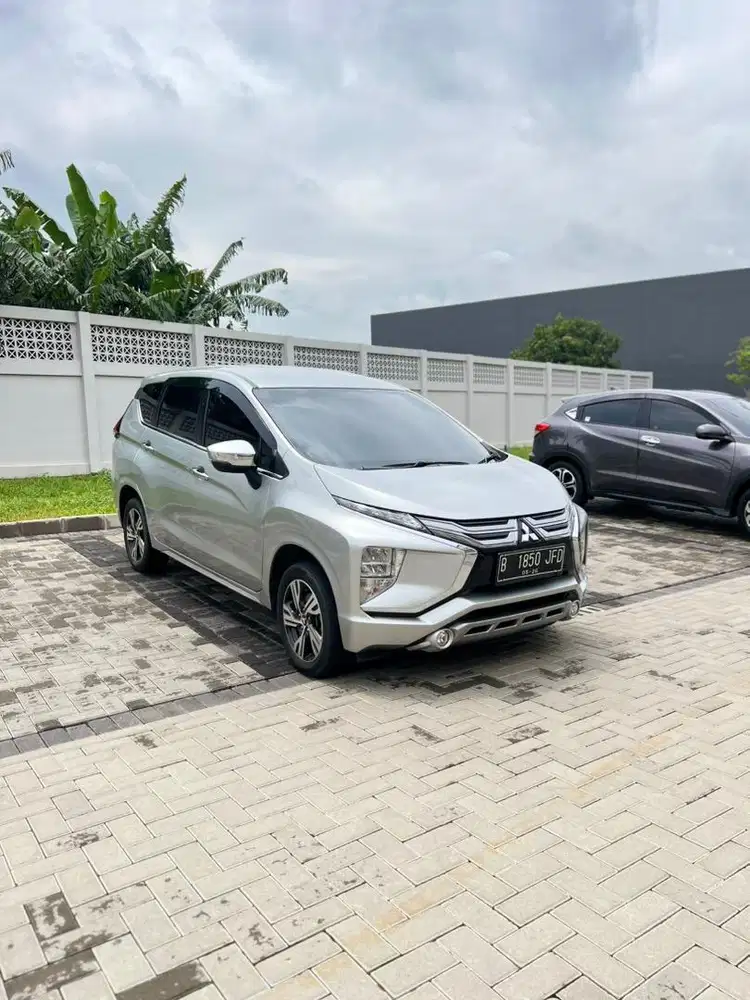 Mitsubishi Xpander Ultimate 2021 Silver Mobil bagus mulus like new