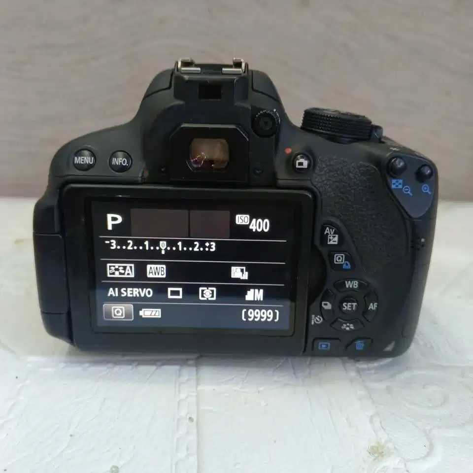 Kamera DSLR Canon Eos 700D