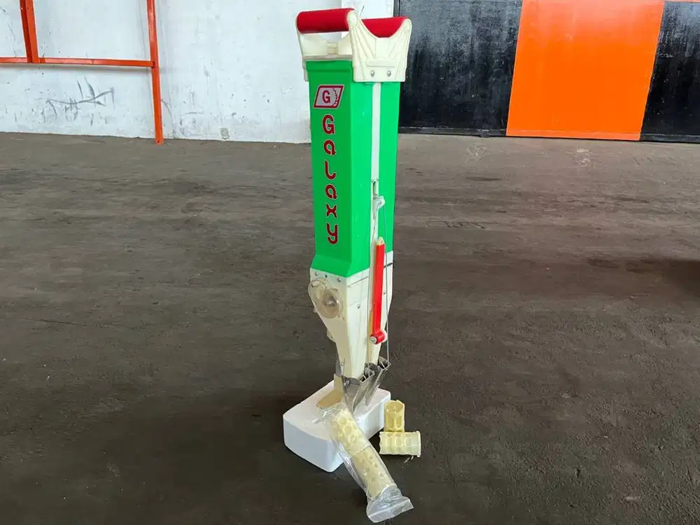 Alat Tanam Benih - Alat Tanam Jagung Merk Galaxy - Alat Tanam DUA OUTP