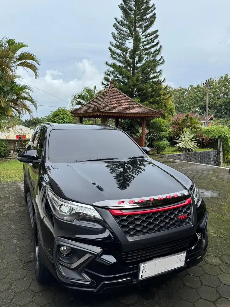 Fortuner vrz TRd balck edition kick sensor