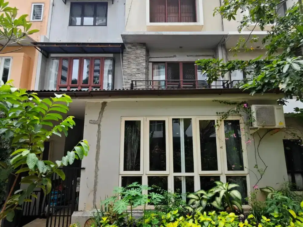 DIJUAL CEPAT HARGA DIBAWAH PASARAN, RUMAH TOWN HOUSE CANTIK DAN MEWAH, SIAP HUNI, AMAN DAN TENANG, SANGAT STRATEGIS AREA KEMAYORAN JAKARTA PUSAT