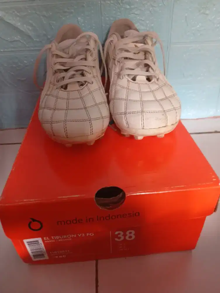 SEPATU BOLA ORTUSEIGHT EL TIBURON V3 FG – SIZE 38 (ORIGINAL)
