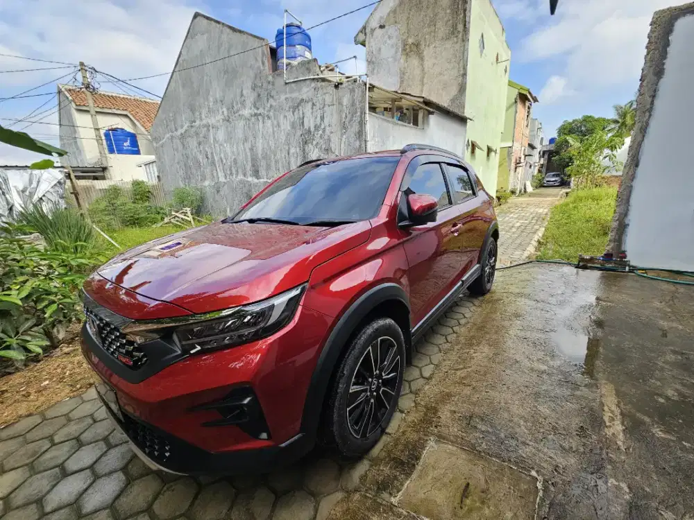 Honda WRV 2024 Merah RS Sensing. KM 15 rb. Mulus like new. Cash 229 jt