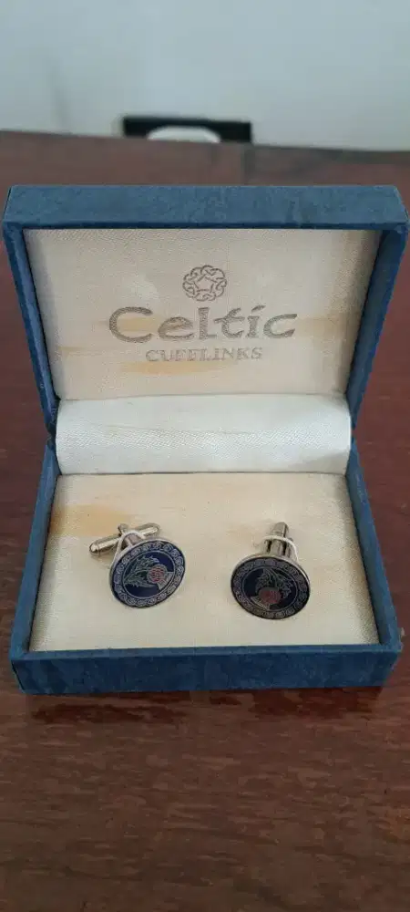 Manset / cufflinks