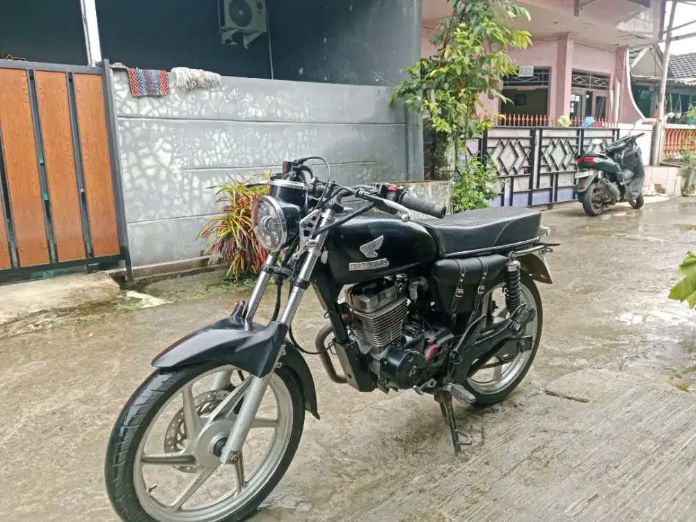 Honda Cb basic megapro 2011