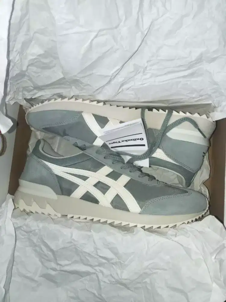 Jual Cepat Jual Sepatu Onitsuka ukuran 42,5 Original