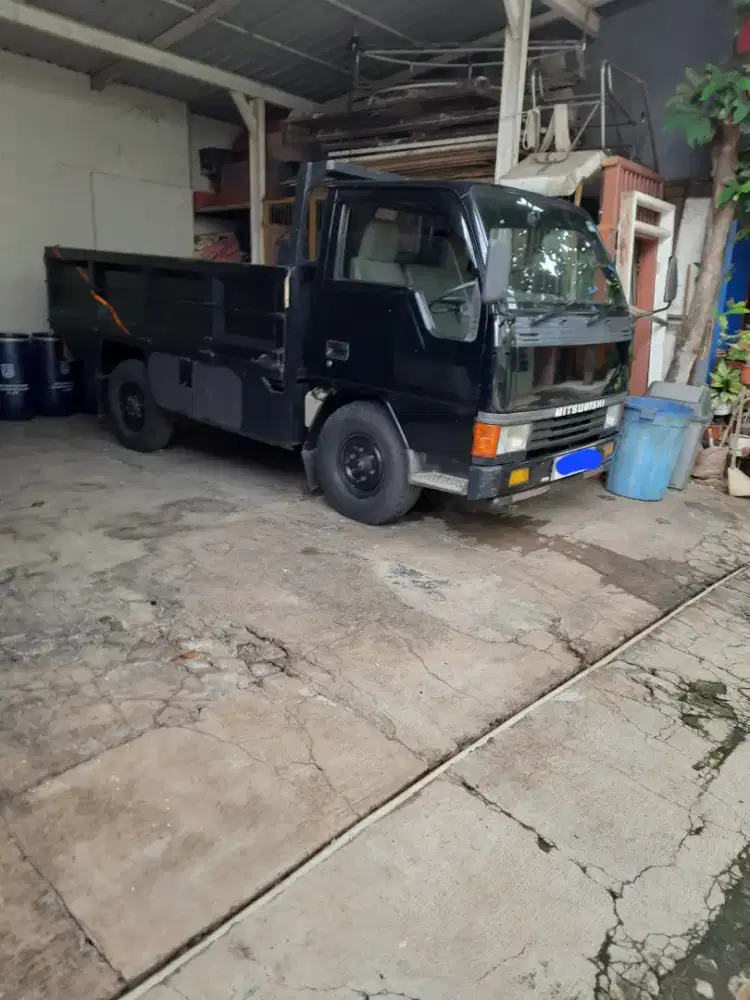 Mitsubishi Truk Ragasa (Colt Diesel) tahun 2005