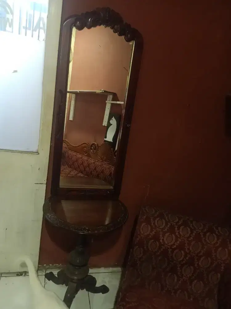 Meja bundar & cermin besar ukir kayu jati free vas bunga bebek vintage