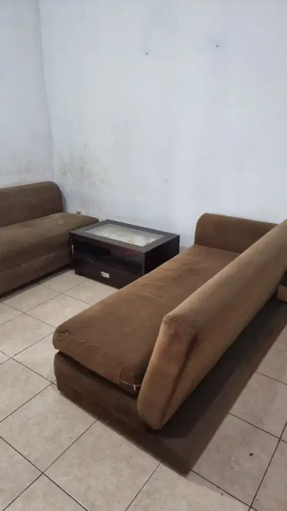 Di jual sofa dan meja ruang tamu bekas