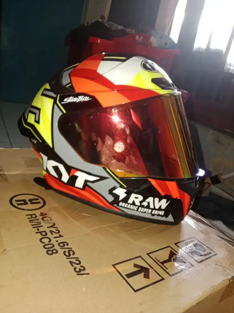 Di jual helm bekas masih bagus